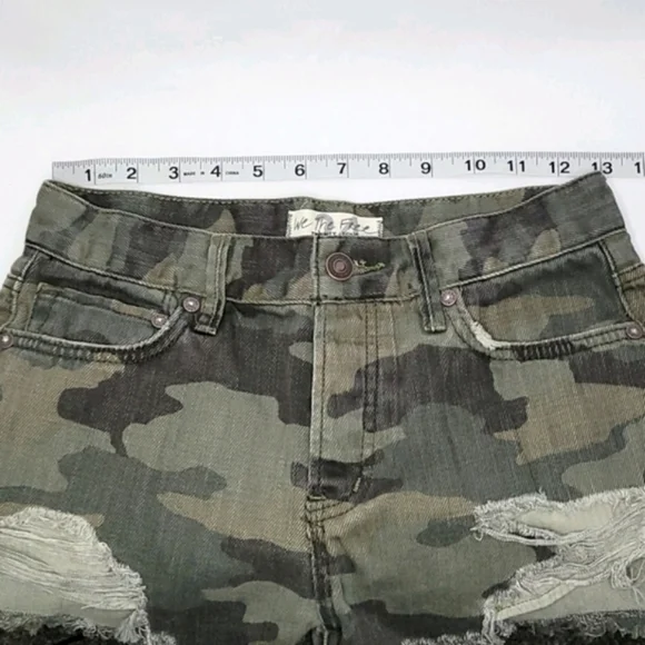 💰NWOT! WE THE FREE ▪︎ ARMY GREEN CAMOUFLAGE JEAN SHORTS ▪︎ SIZE 0 - Picture 12 of 12